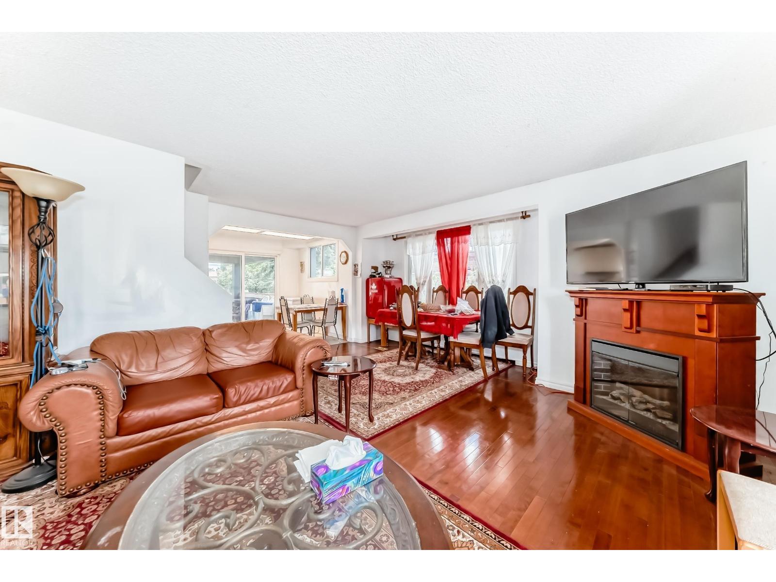 6804 102A AV NW - 8