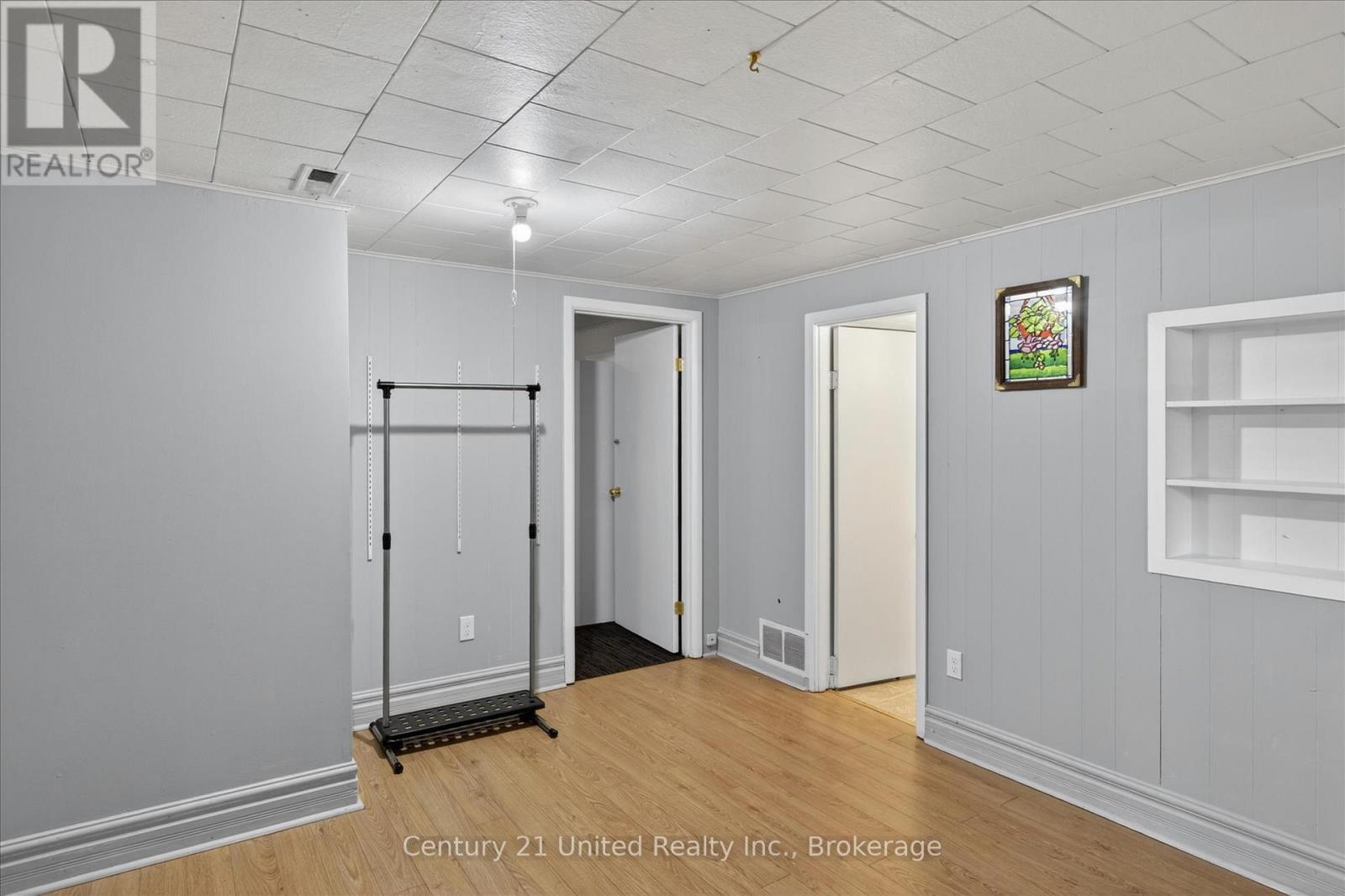 818 RISHOR CRESCENT - 32