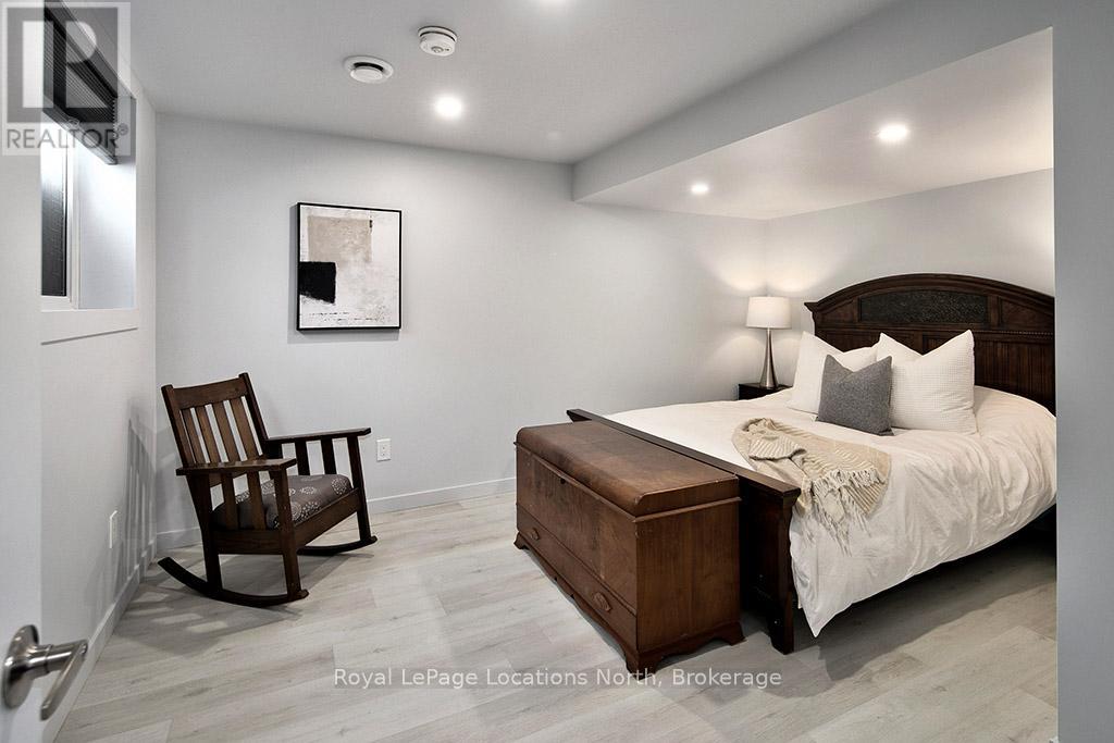 17 ELGIN STREET S - 21