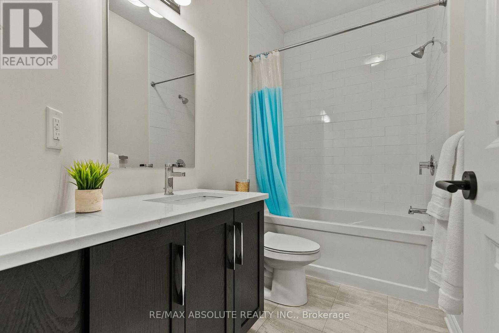 3 Bed, 3 Bath House for Sale in Ottawa – 231 SHINNY AVENUE, Ottawa – MLS# X13412980 - Image 10