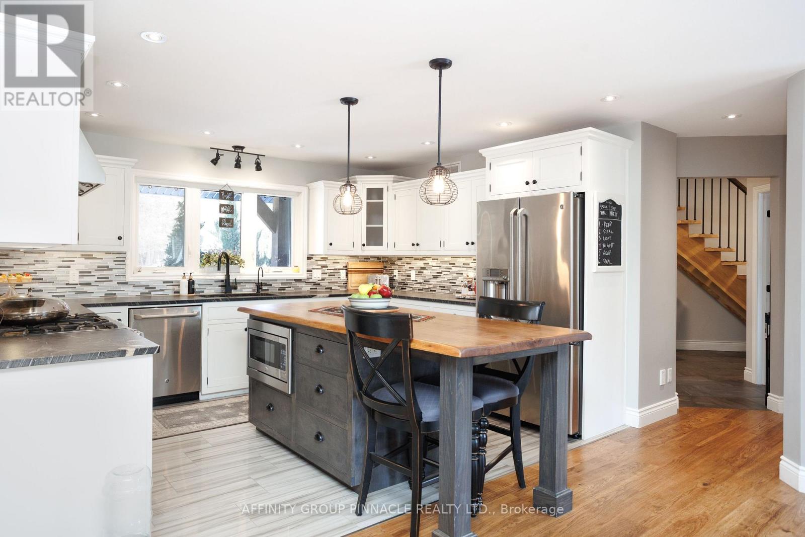 487 FAIRBAIRN ROAD - 10