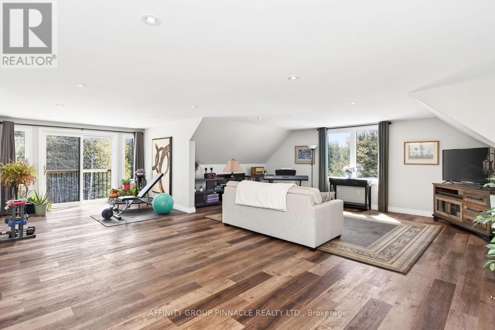 487 FAIRBAIRN ROAD - 32