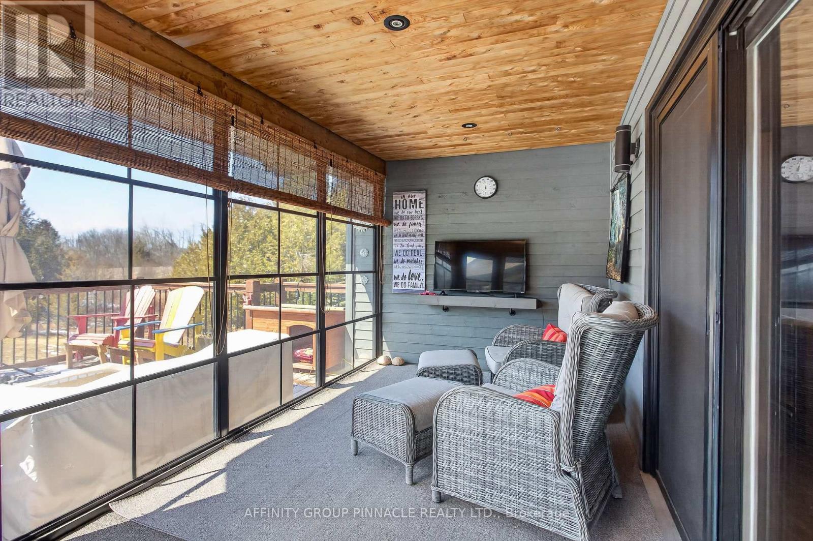 487 FAIRBAIRN ROAD - 44