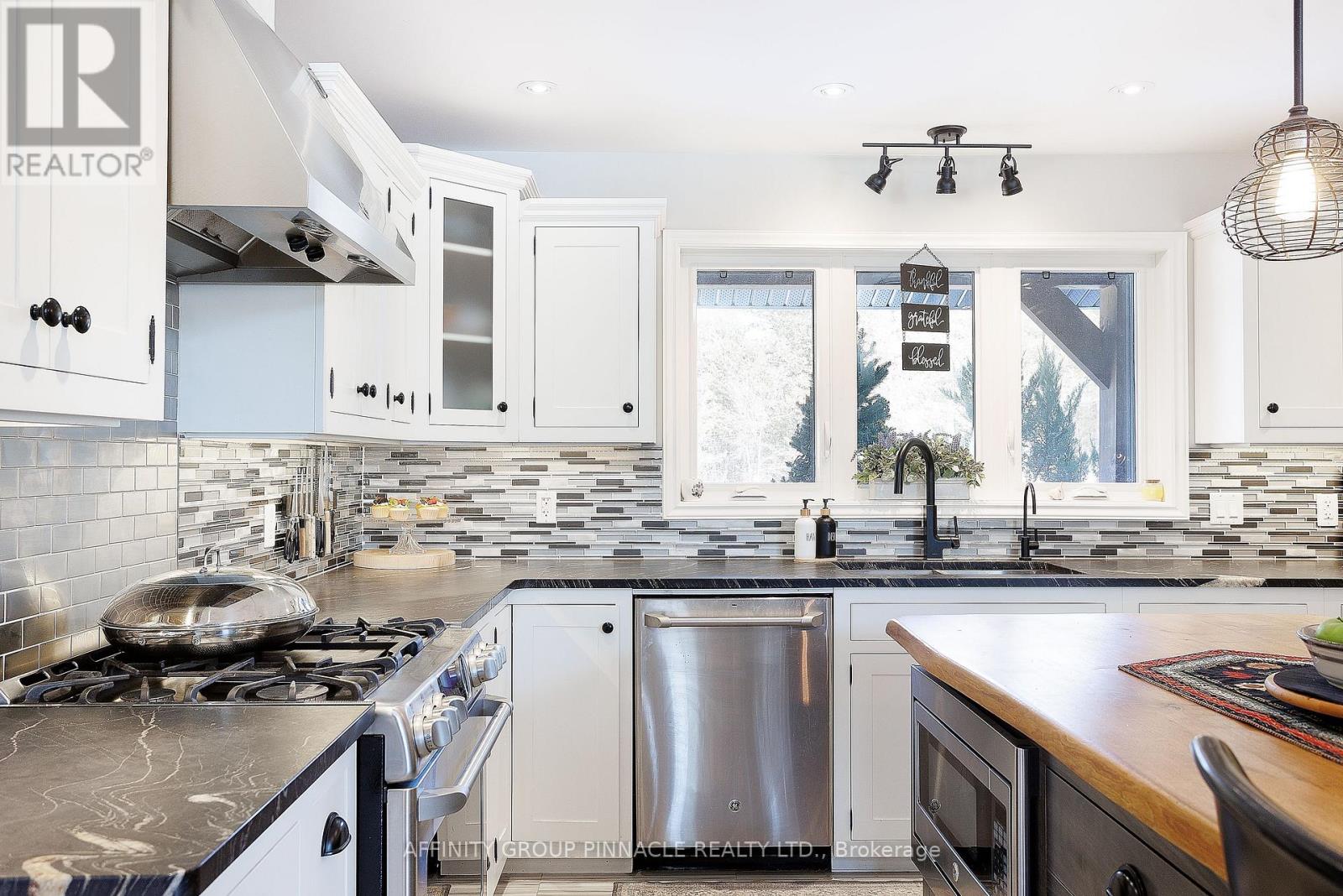 487 FAIRBAIRN ROAD - 8