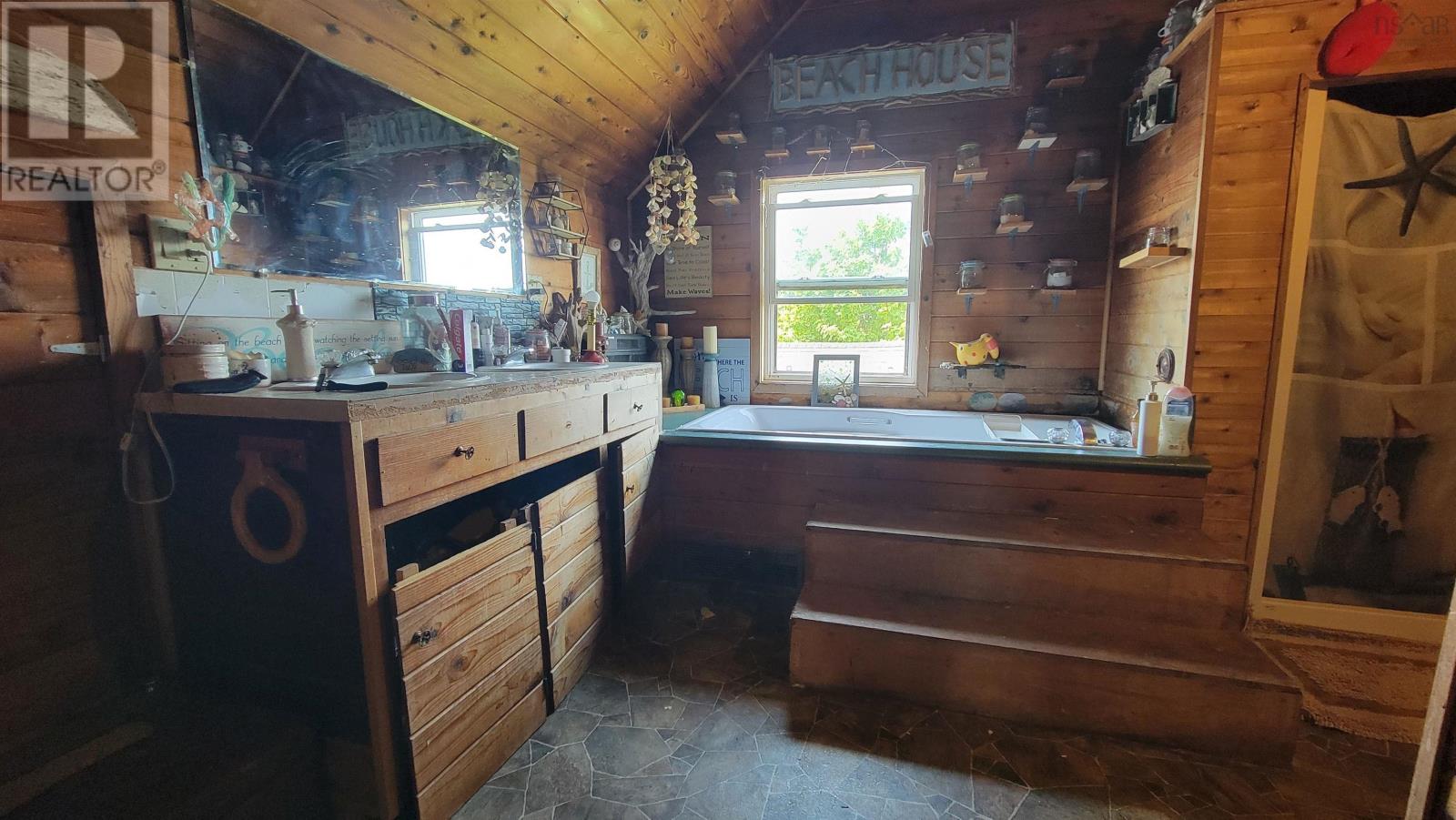 1641 1 Highway - 19