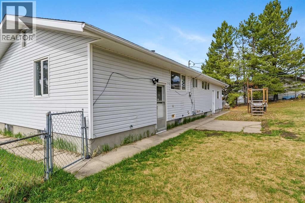 5411 Fir Crescent — photo 31