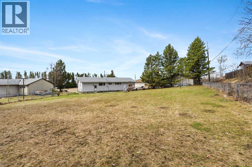 5411 Fir Crescent — photo 32
