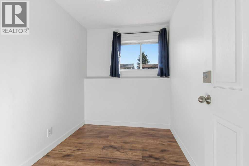 5344 37A Street — photo 24