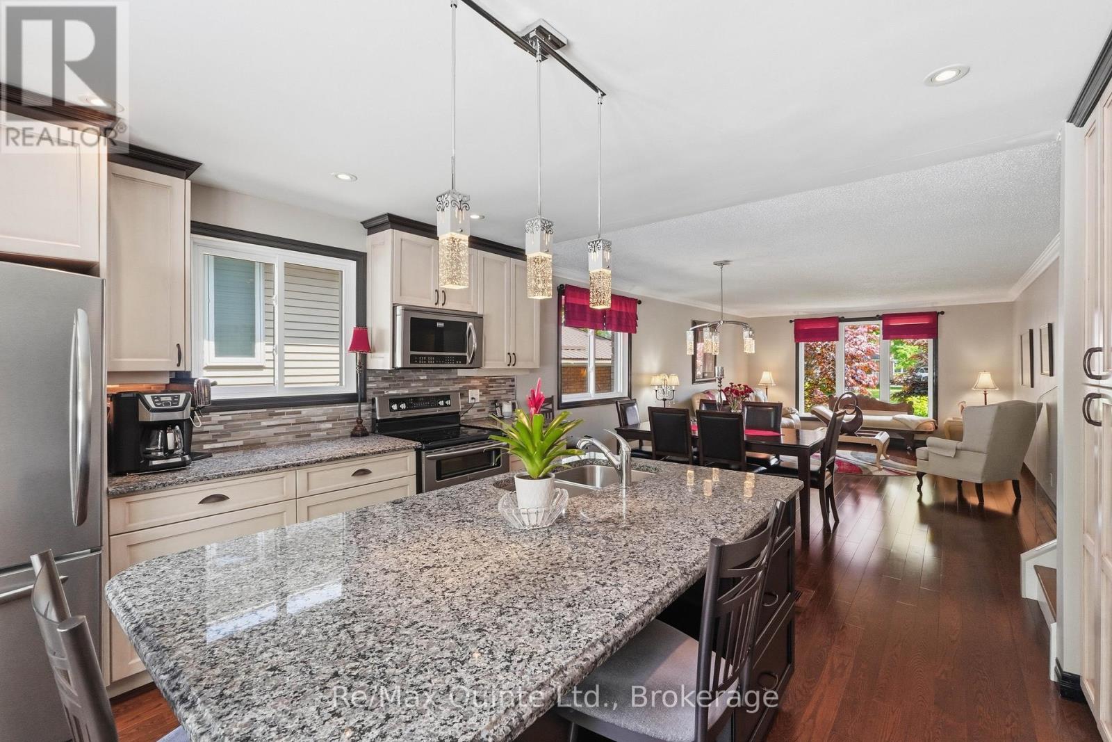 97 PARKVIEW HEIGHTS - 12