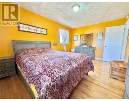 8 Gillingham Avenue thumbnail 20