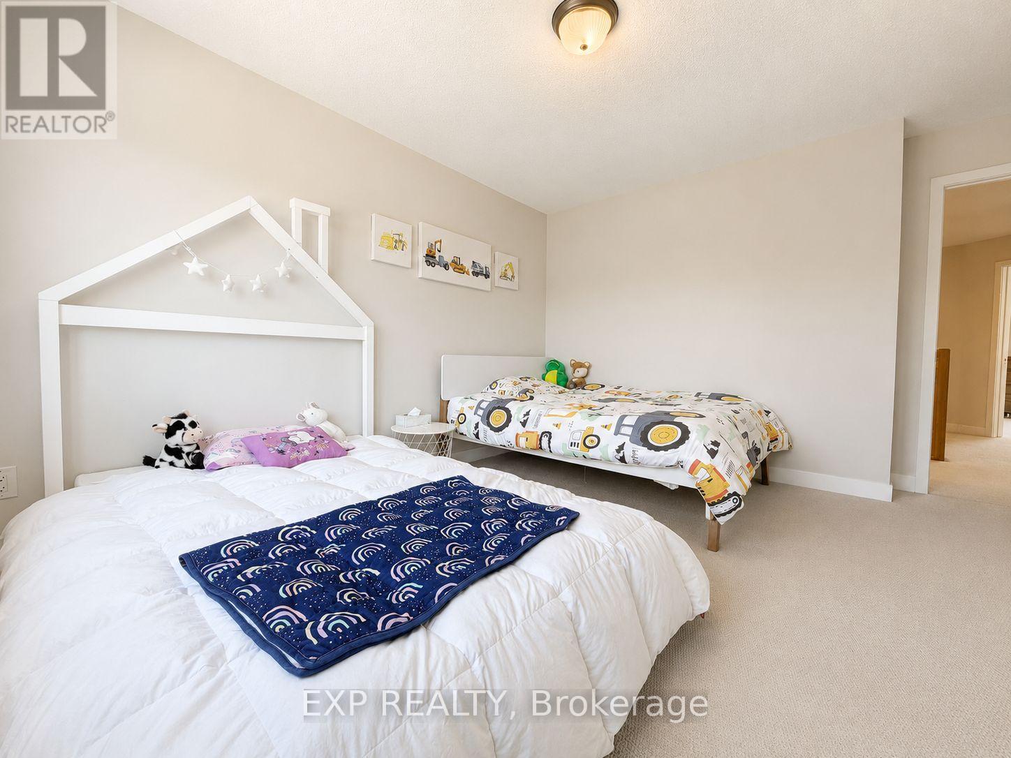 647 CREVIER WALK — photo 27 of 47