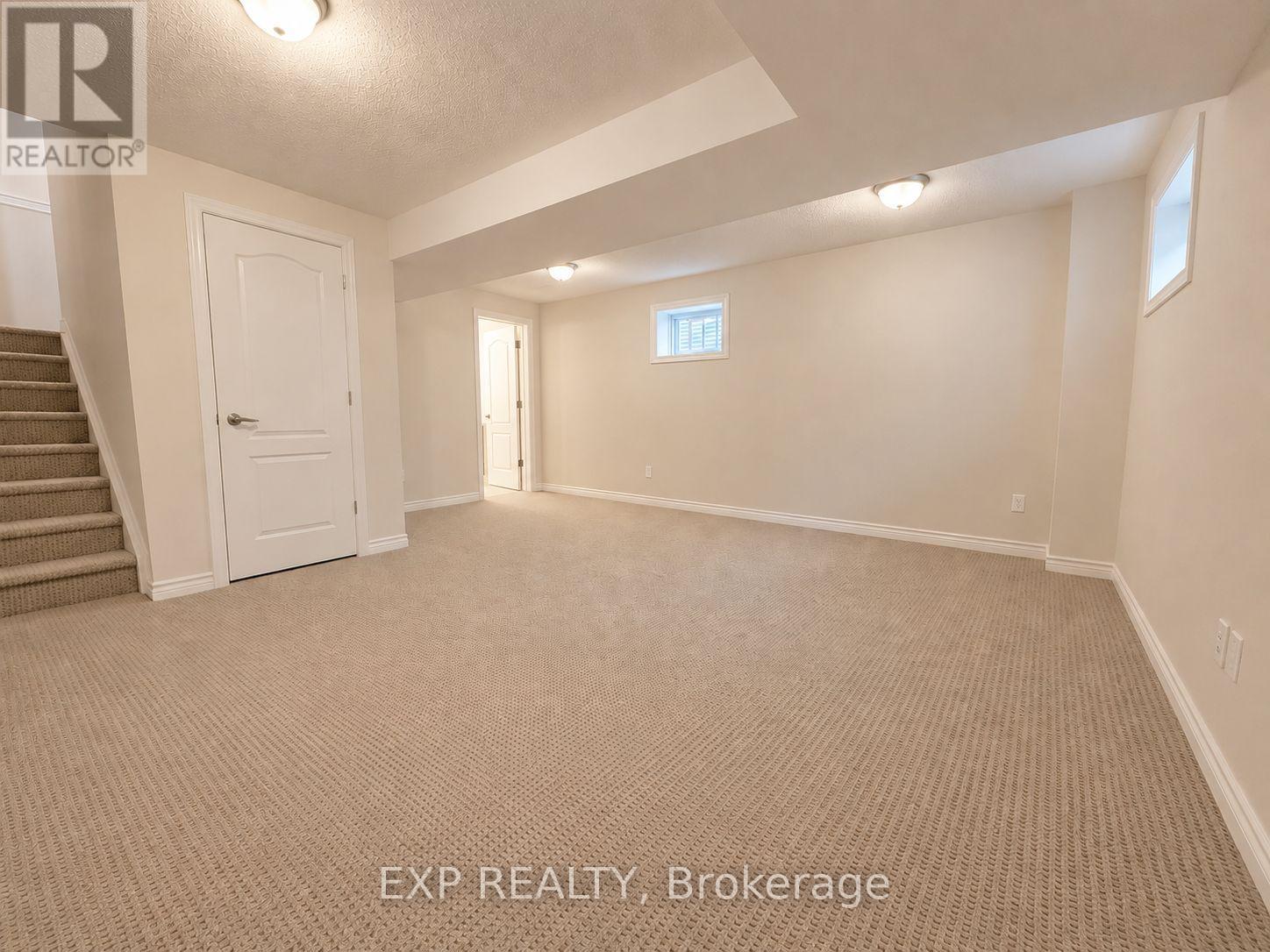 516 LOURY ROW — photo 35 of 44