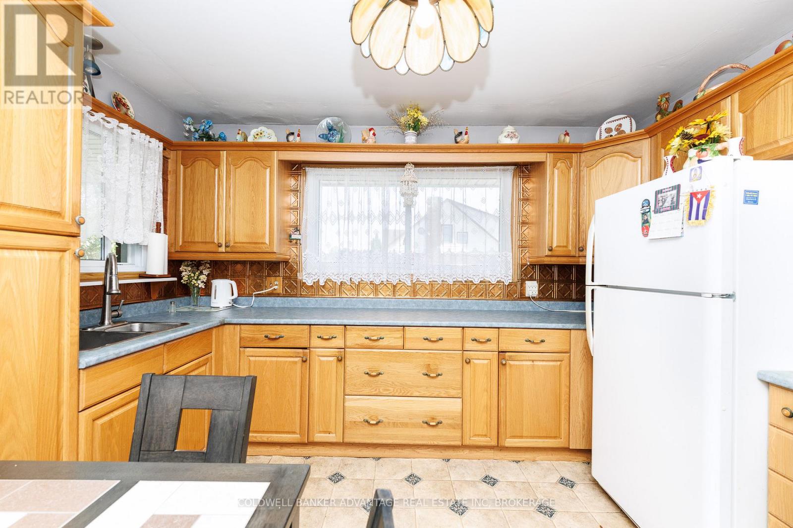 813 HARRIET STREET - 10