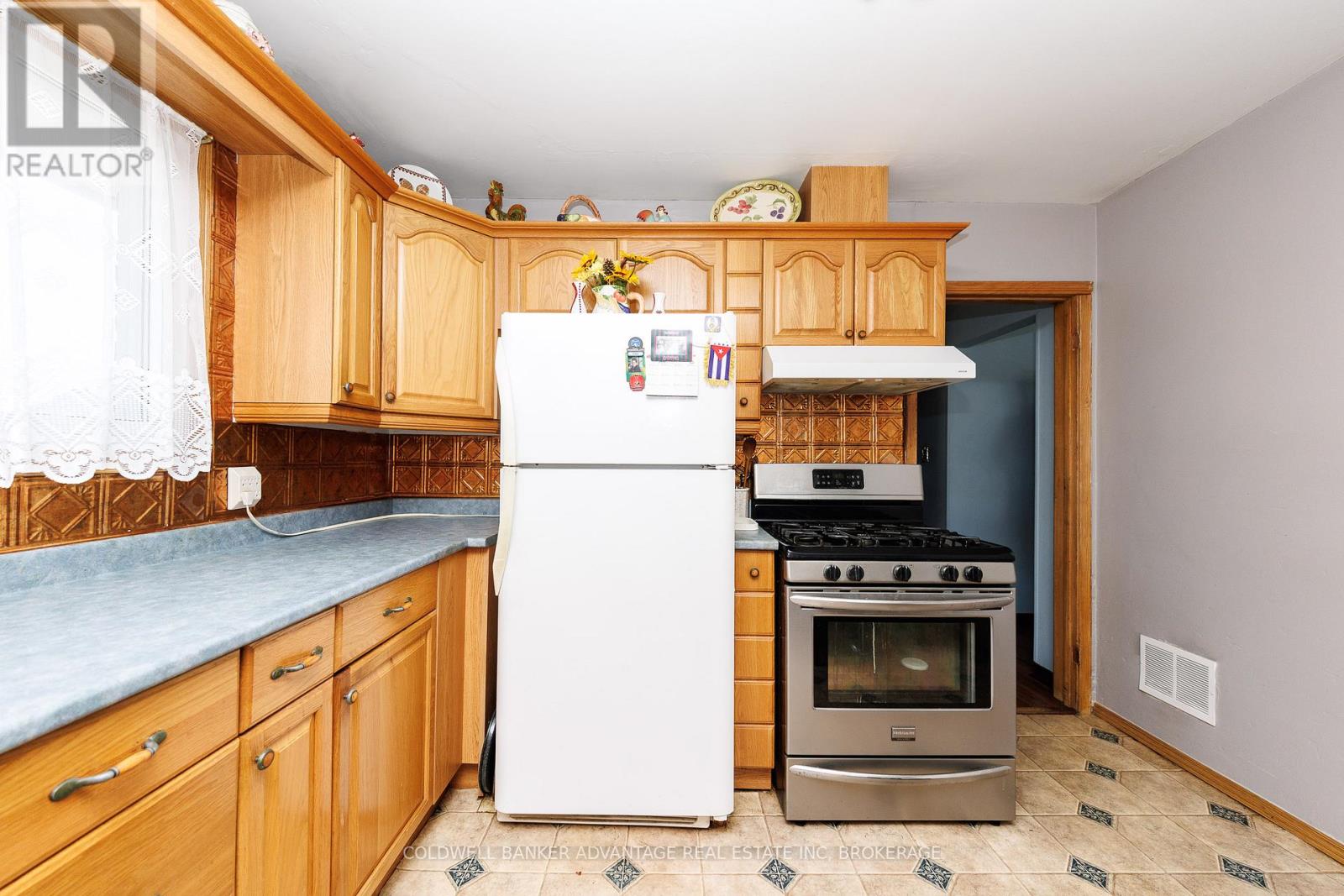 813 HARRIET STREET - 11