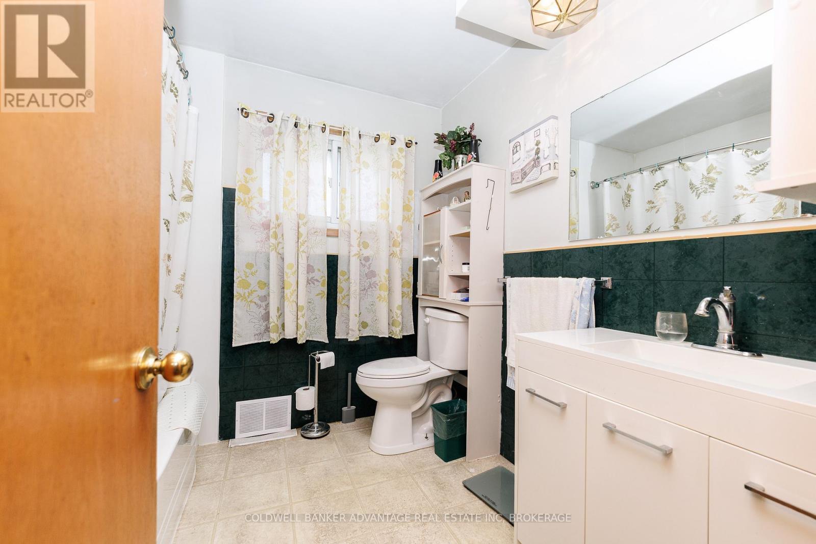 813 HARRIET STREET - 18