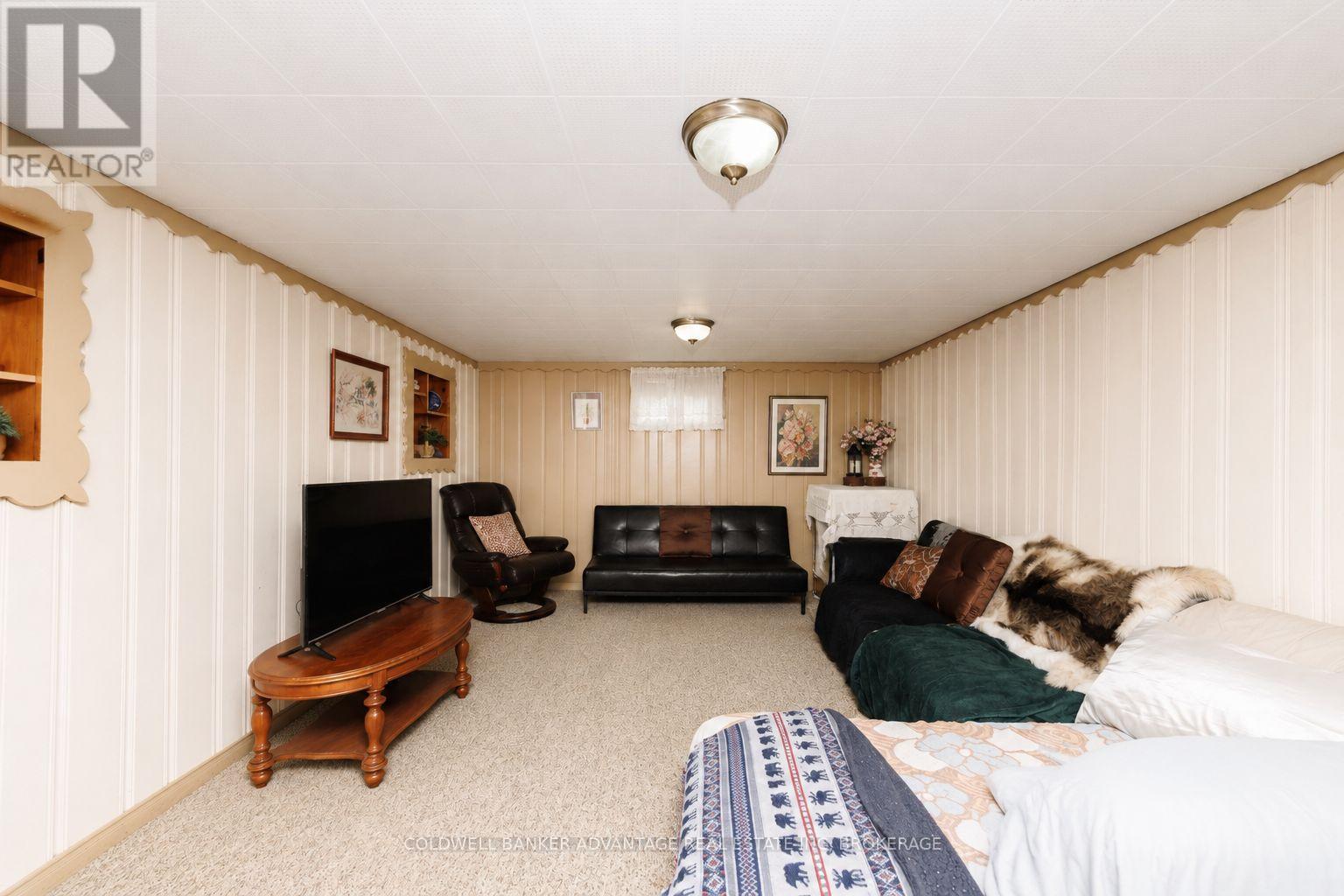 813 HARRIET STREET - 20