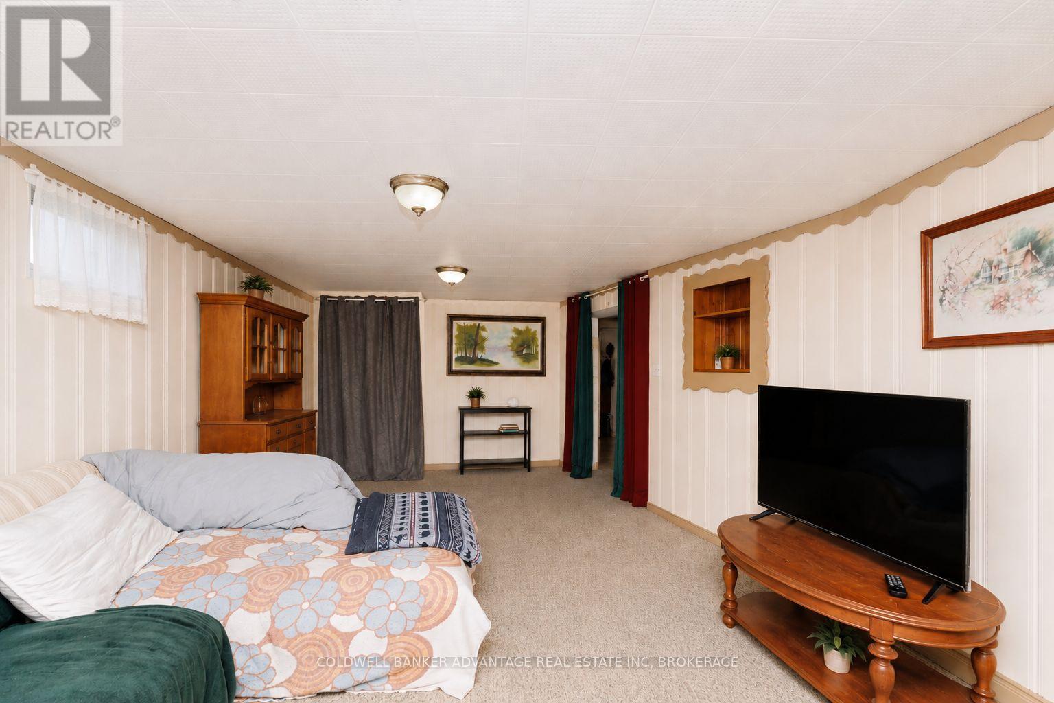 813 HARRIET STREET - 21