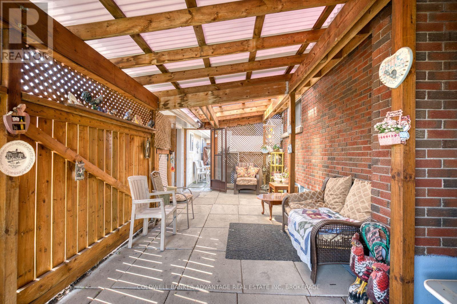813 HARRIET STREET - 24
