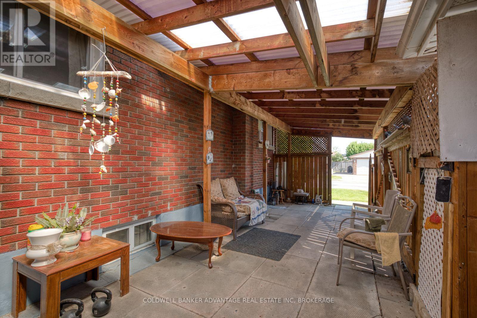 813 HARRIET STREET - 25