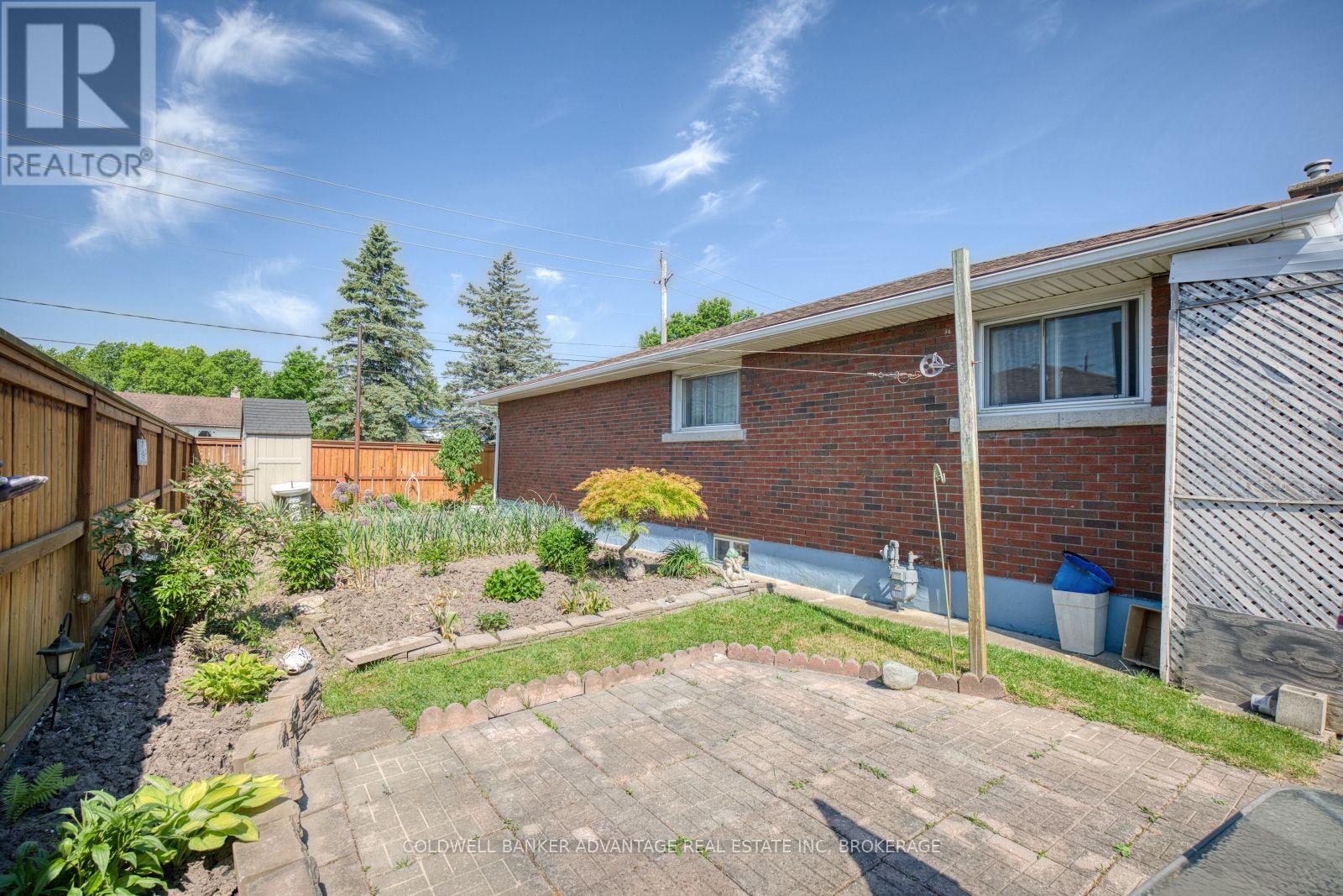 813 HARRIET STREET - 26