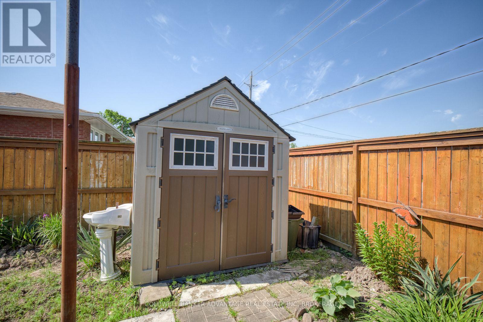 813 HARRIET STREET - 28