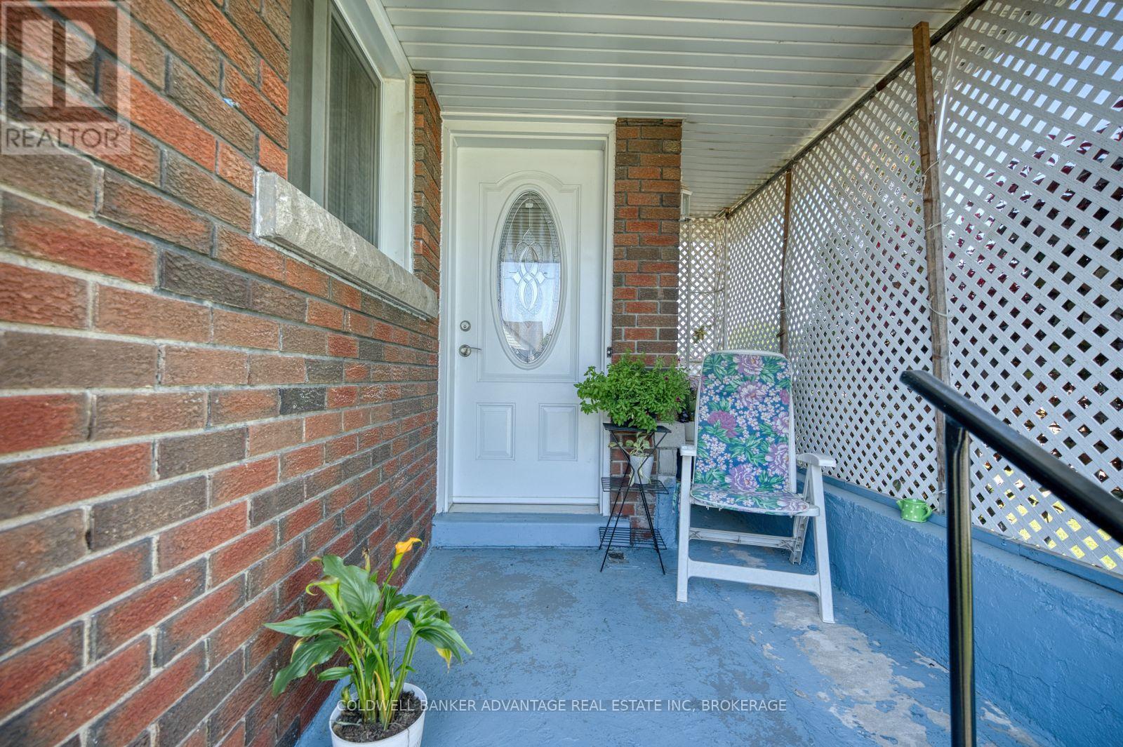 813 HARRIET STREET - 5