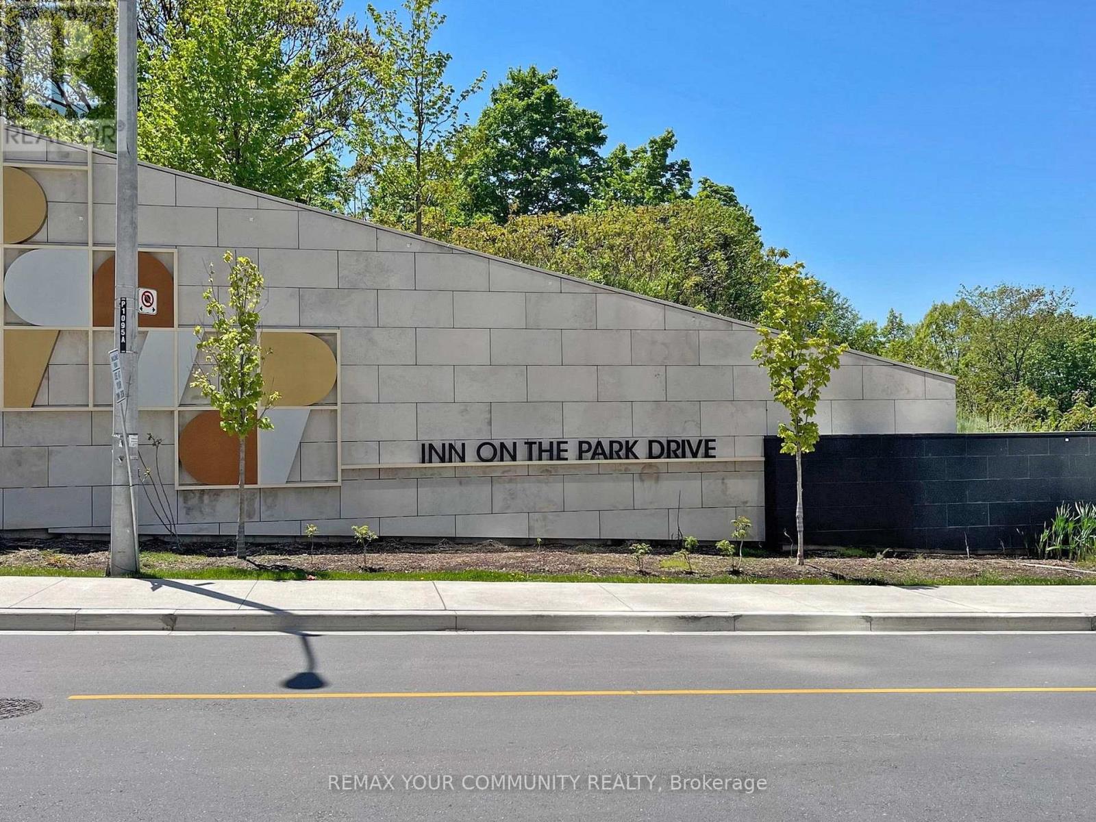 #110 10 INN ON THE PARK DRIVE - 29
