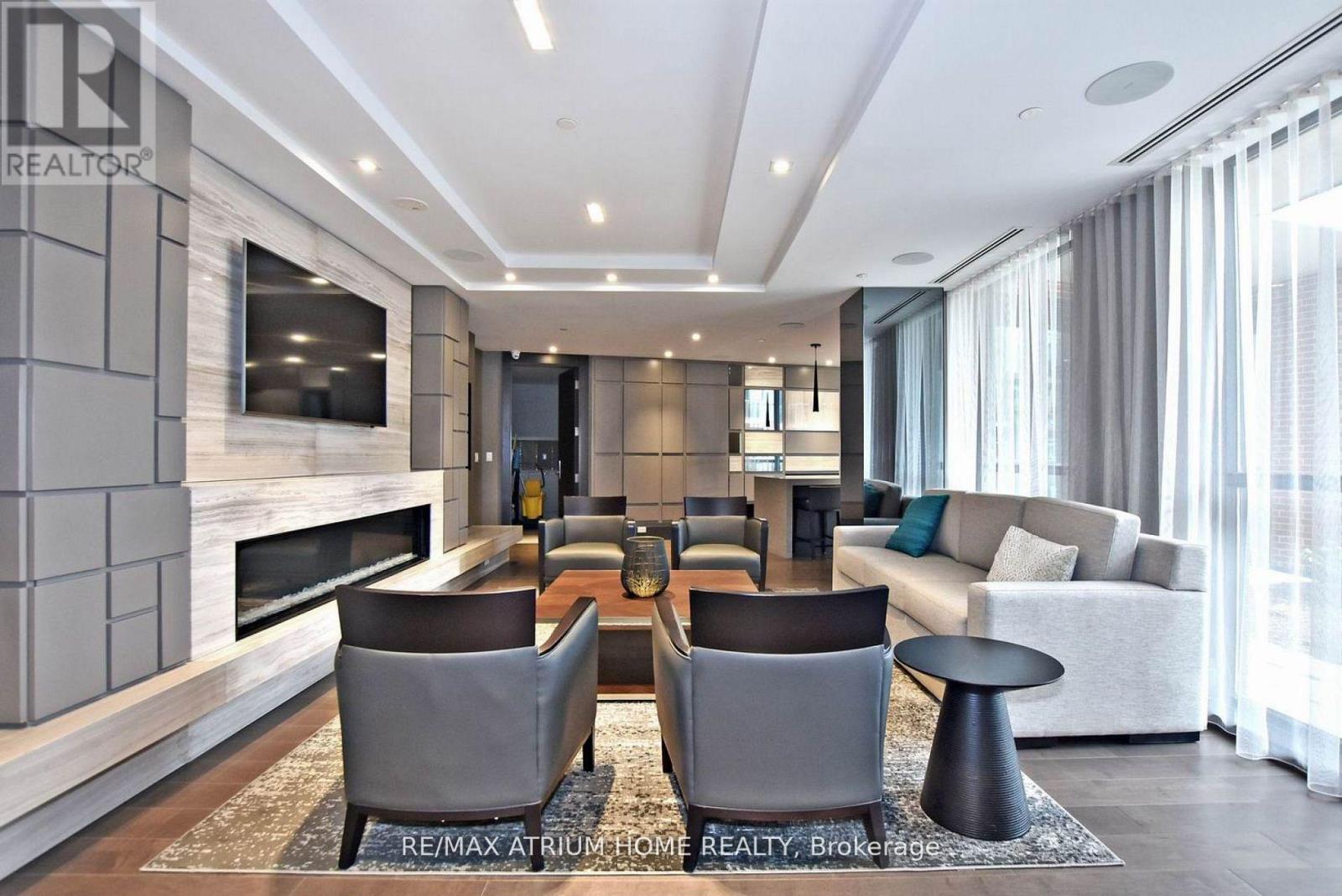 #324 20 FRED VARLEY DRIVE - 22