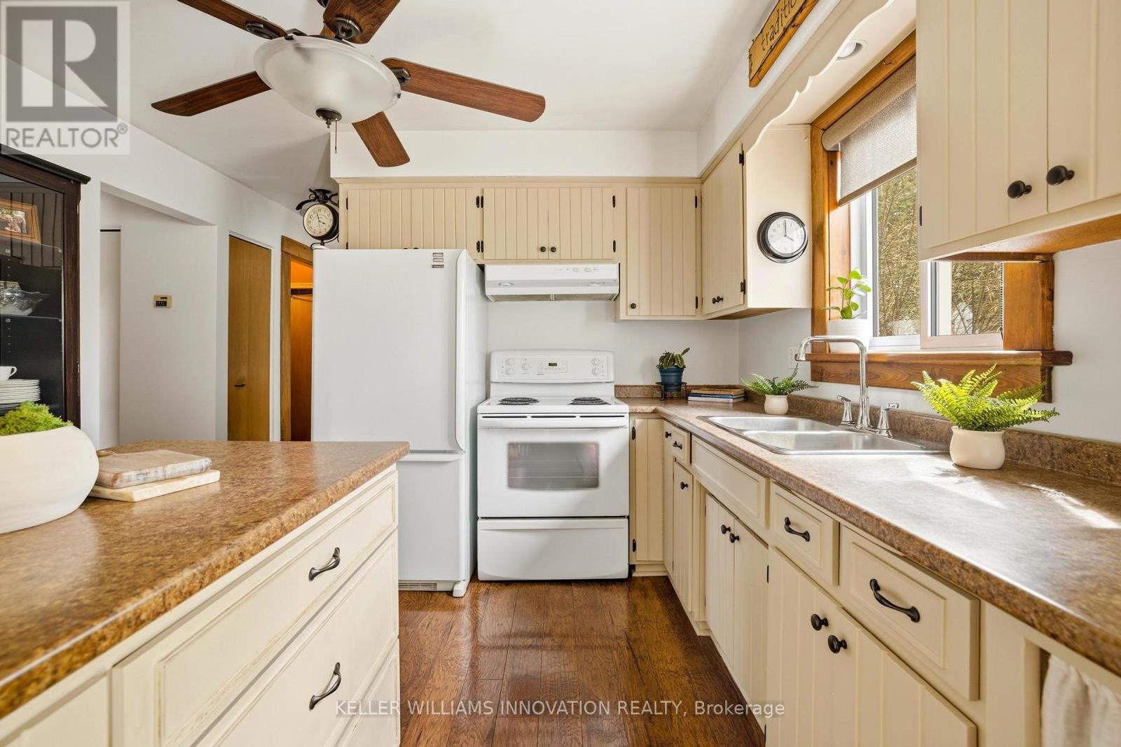 465 BOYNE AVENUE - 23