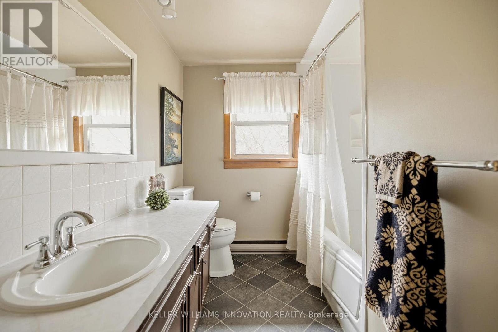 465 BOYNE AVENUE - 36