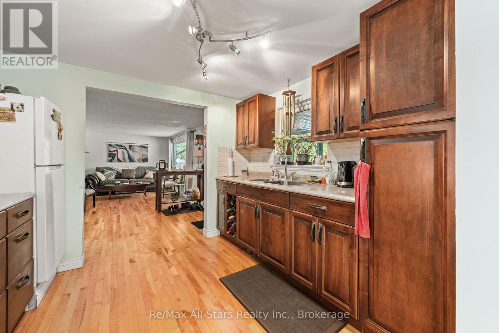 14 WYCHWOOD DRIVE E - 11