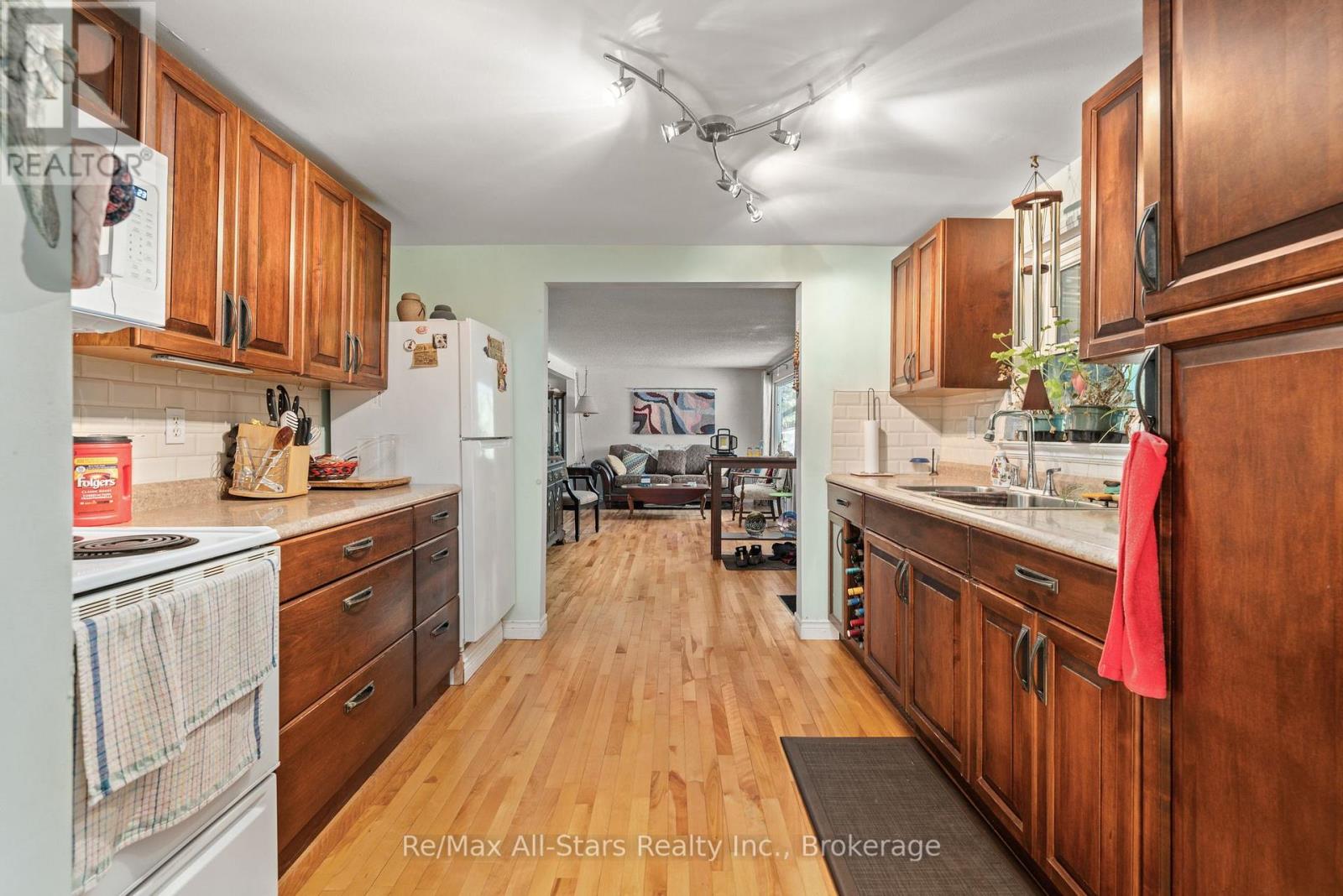 14 WYCHWOOD DRIVE E - 12