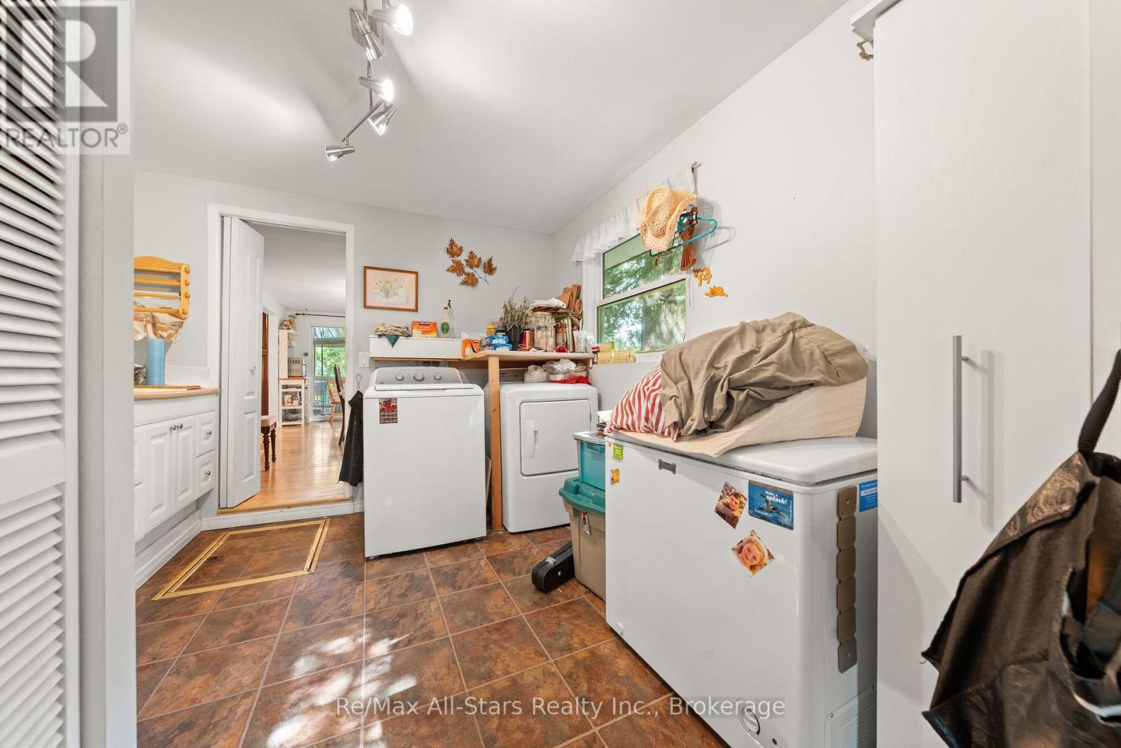 14 WYCHWOOD DRIVE E - 17