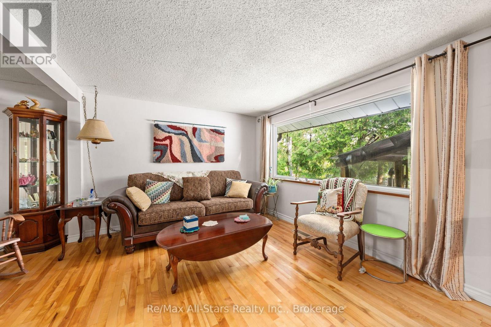14 WYCHWOOD DRIVE E - 9