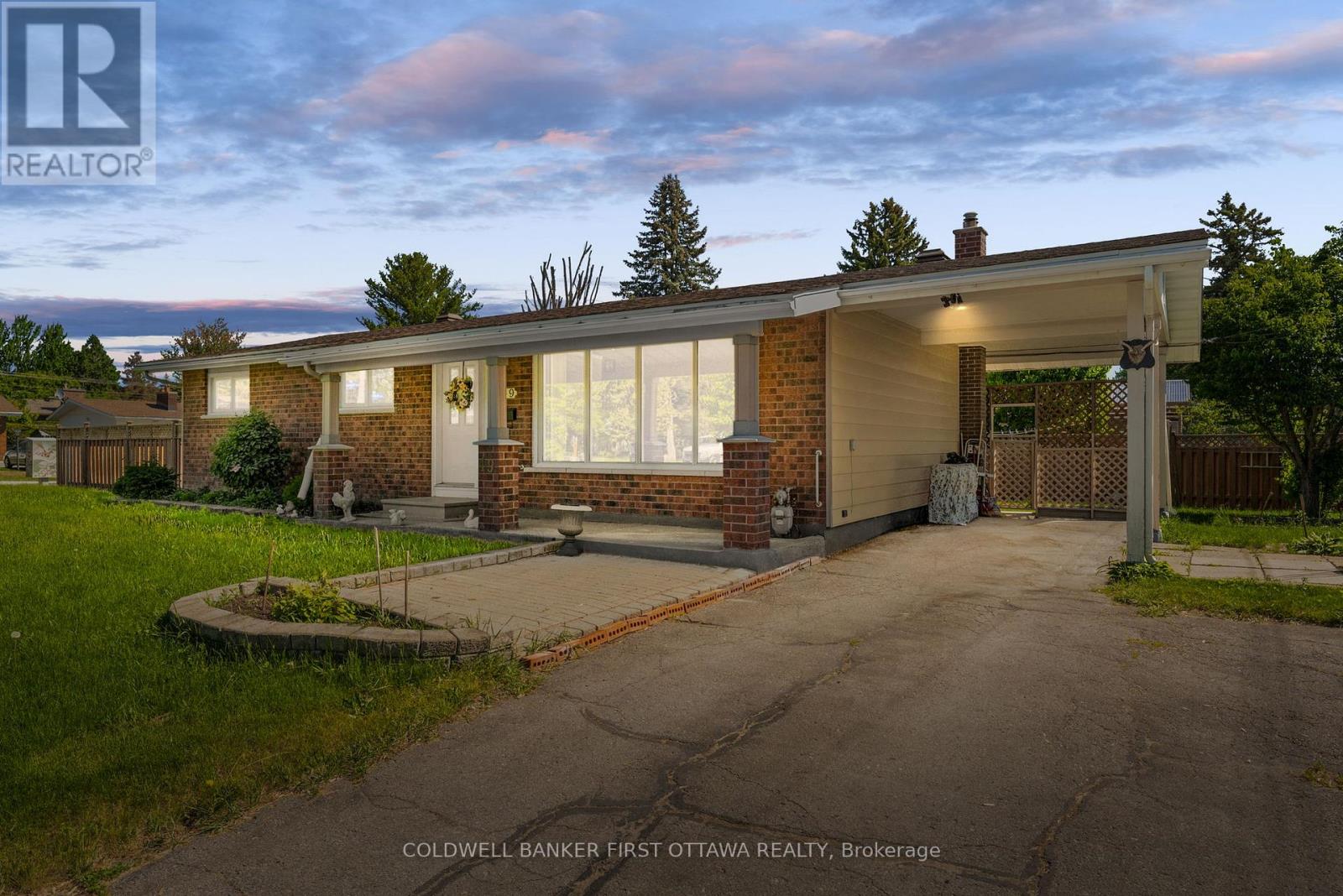 Welcome home to 49 Higwood Dr!