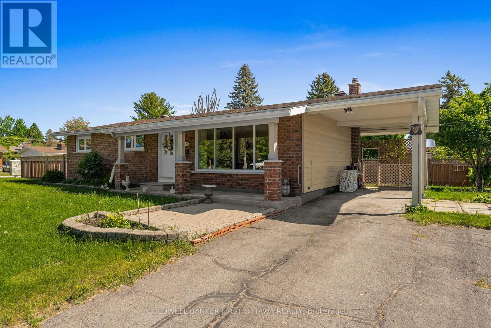 Expansive fully fenced, corner lot property !