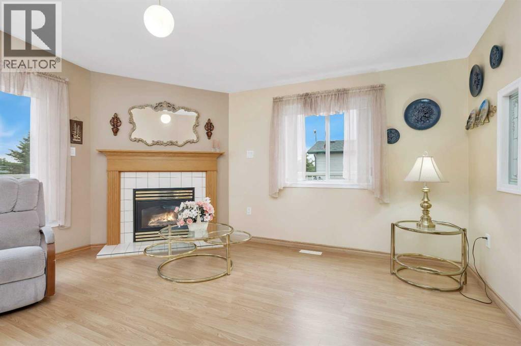418 6 Street NW — photo 8