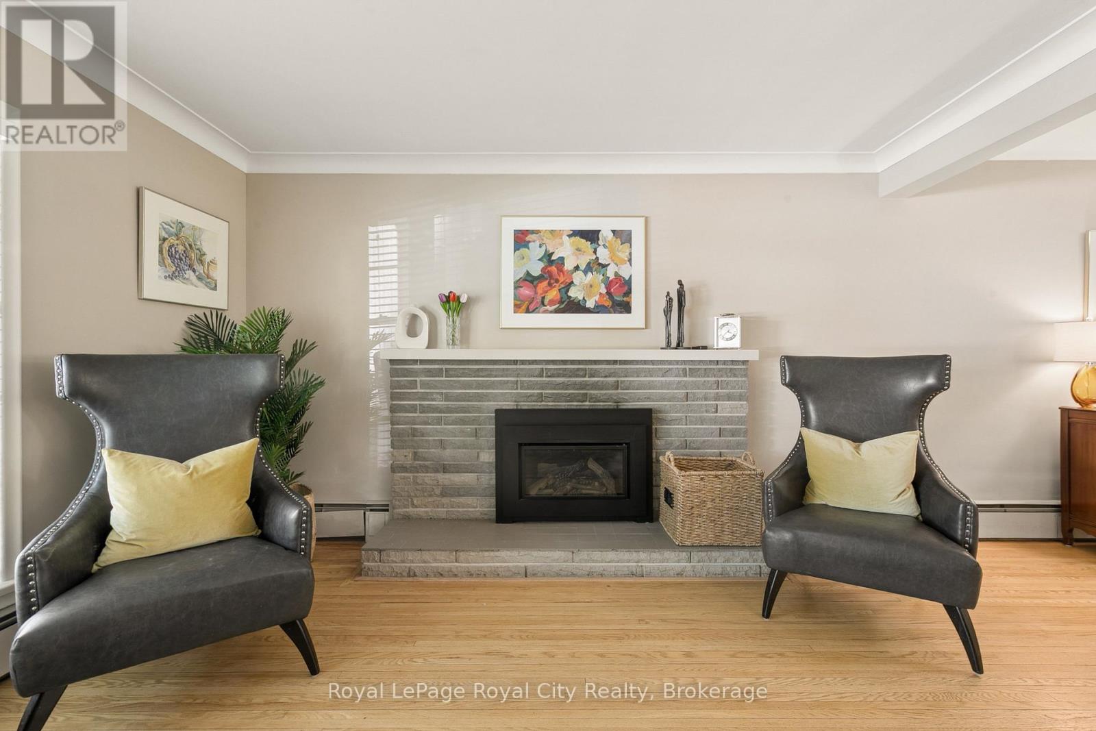 120 HILL STREET E - 11
