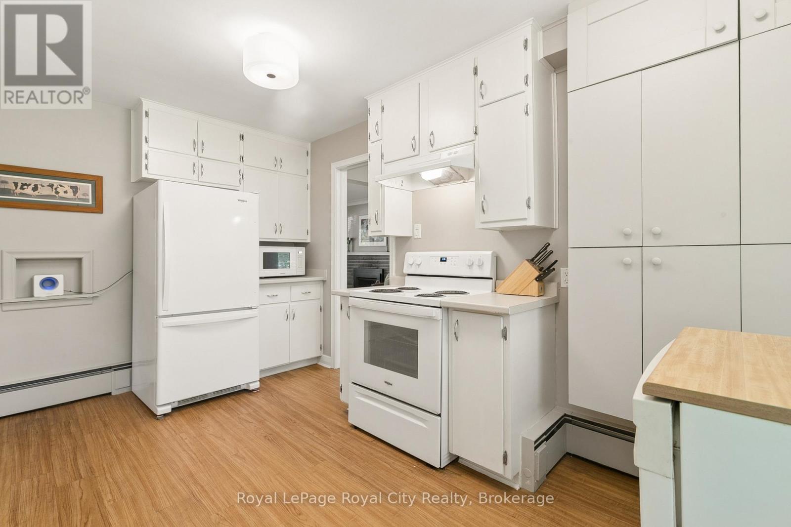 120 HILL STREET E - 17