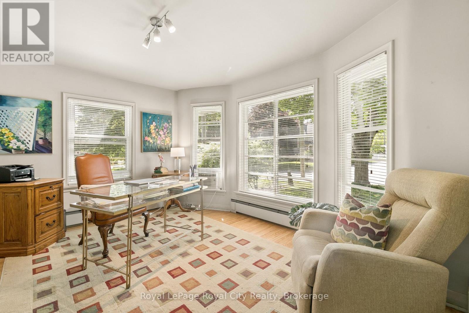 120 HILL STREET E - 22