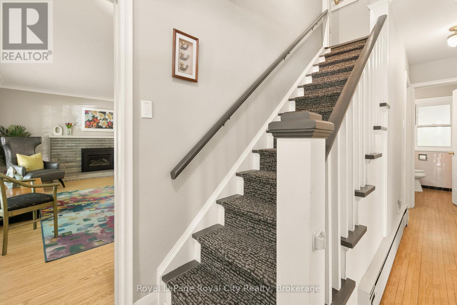 120 HILL STREET E - 23