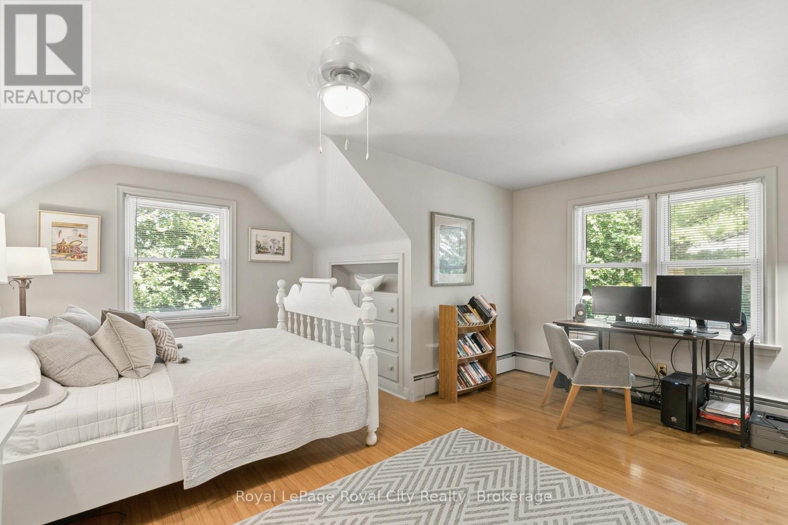 120 HILL STREET E - 26
