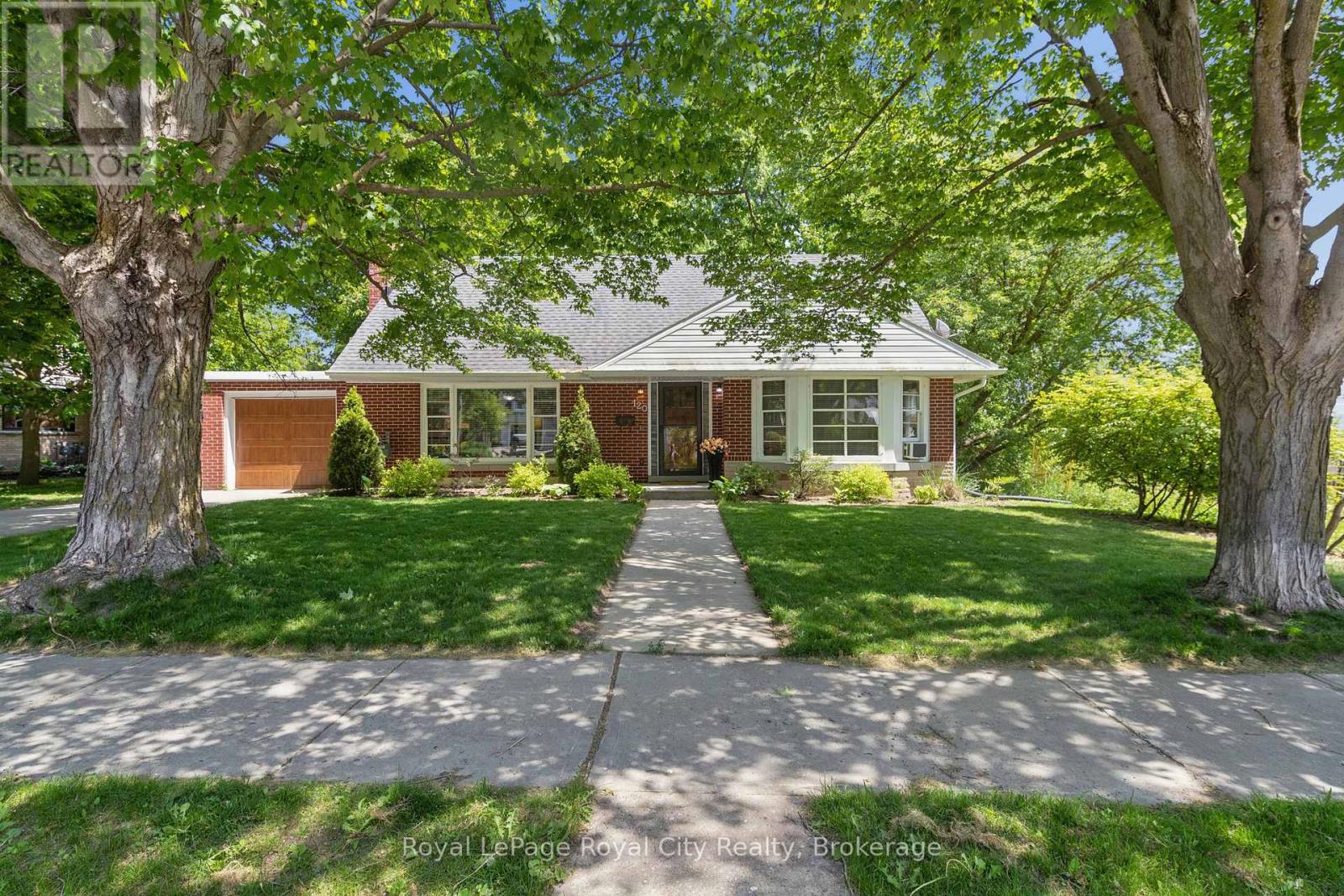 120 HILL STREET E - 3