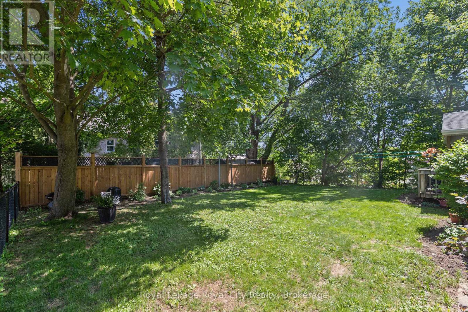 120 HILL STREET E - 34