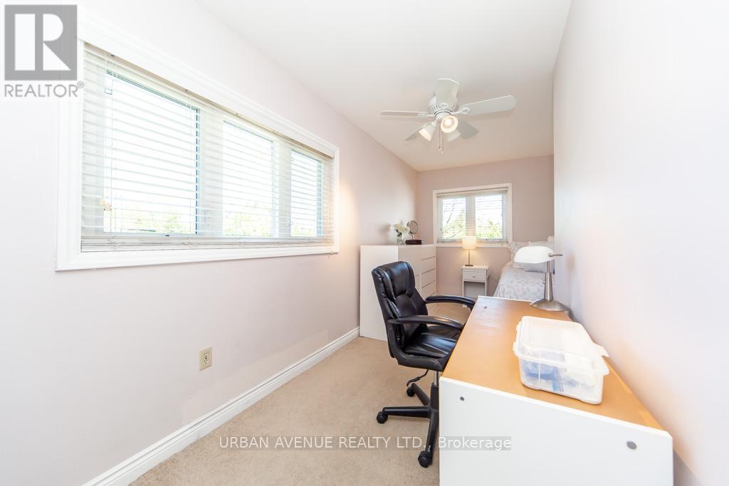 136 TOWER DRIVE - 23