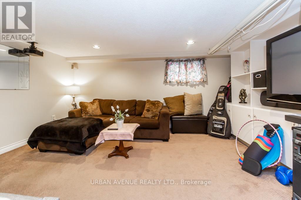 136 TOWER DRIVE - 31