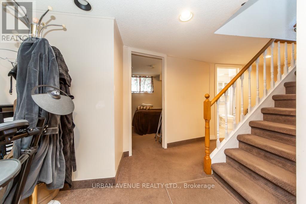 136 TOWER DRIVE - 33