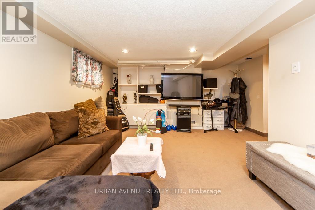 136 TOWER DRIVE - 32
