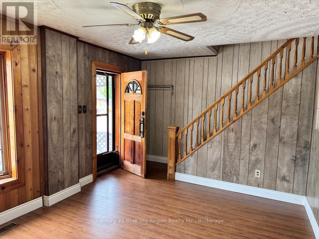 1528 CASSELLS STREET - 11