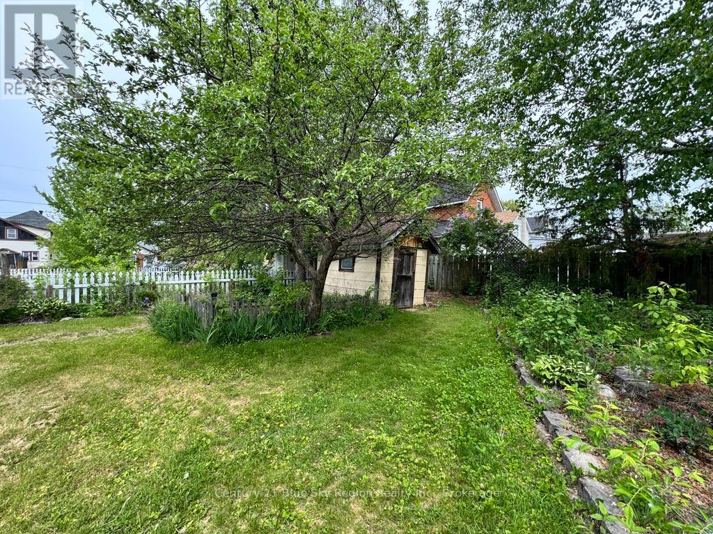 1528 CASSELLS STREET - 23